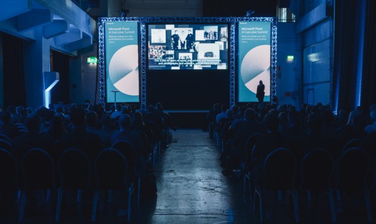 Microsoft kokosi johtajat Kaapelitehtaalle keskustelemaan tekoälystä