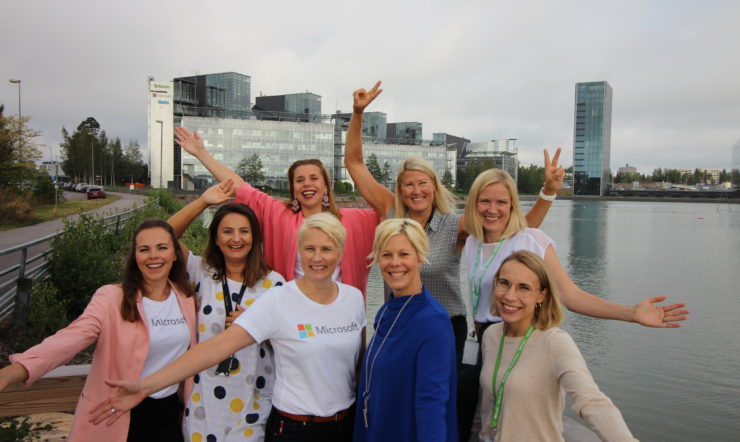 Women in Tech -aamiastilaisuus Keilaniemessä