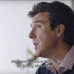 Man praat over Refresh