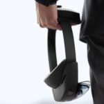 een man met een hololens