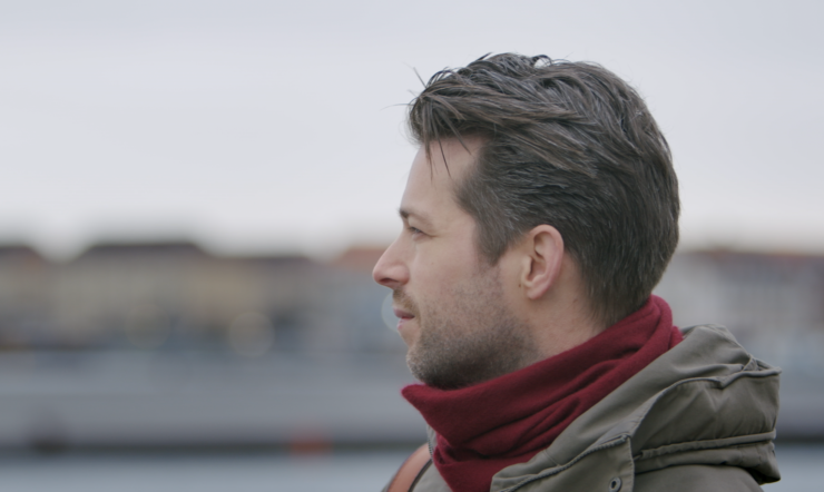 et nærbillede af en mand