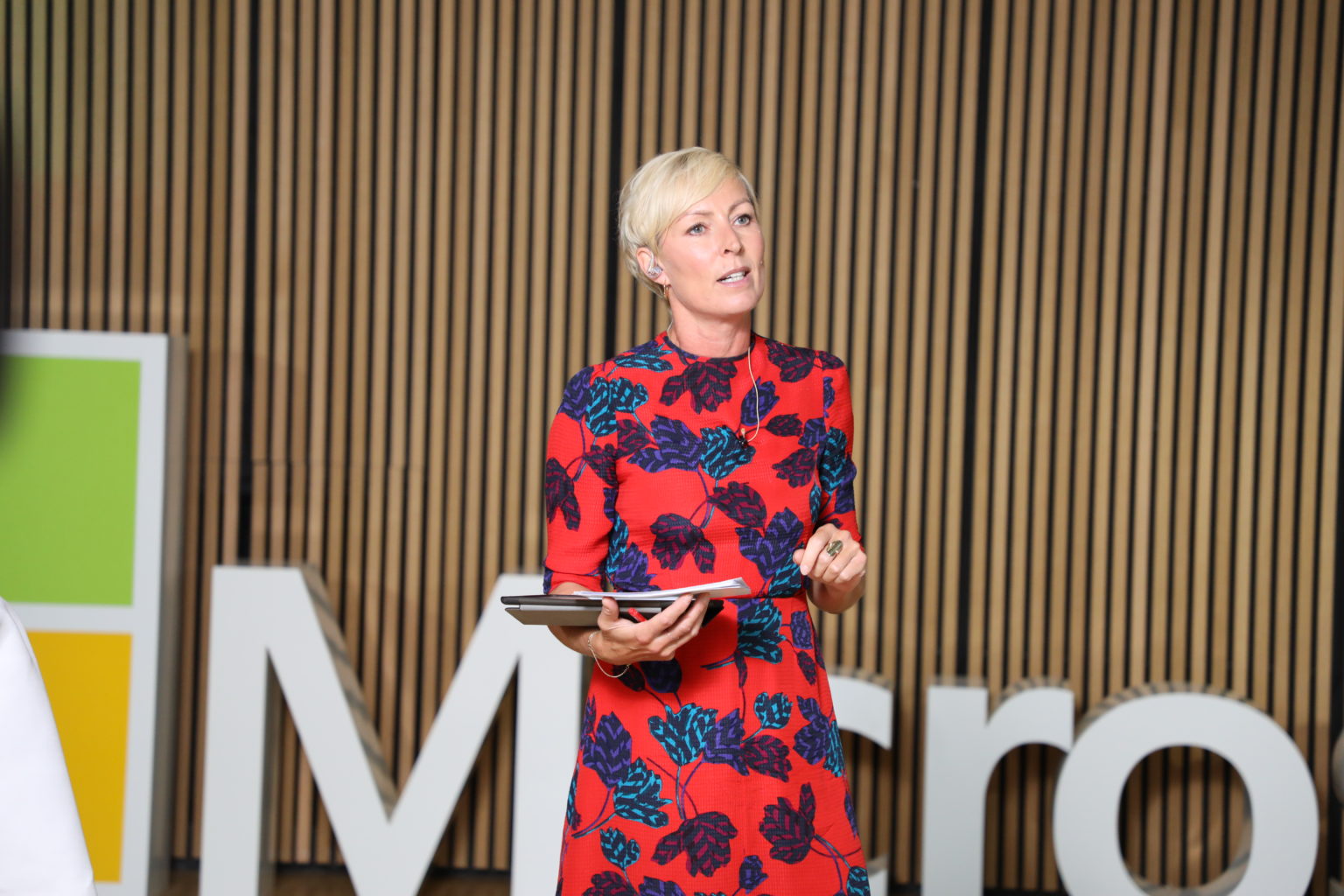 En kvinde i en forelæsningssal