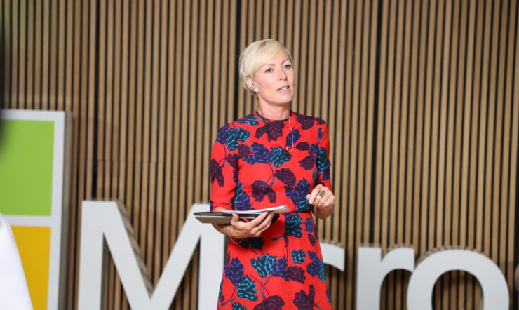 En kvinde i en forelæsningssal