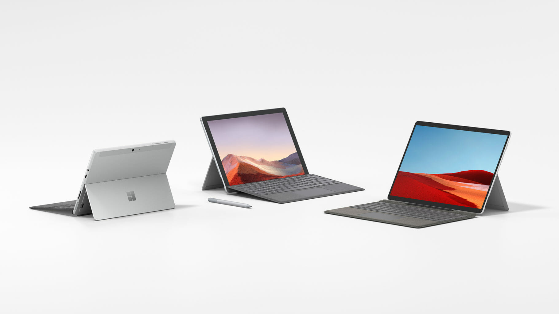 en åpen bærbar datamaskin som sitter på toppen av et bord