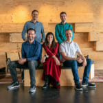 Sandor Finta et coll. posant pour la caméra