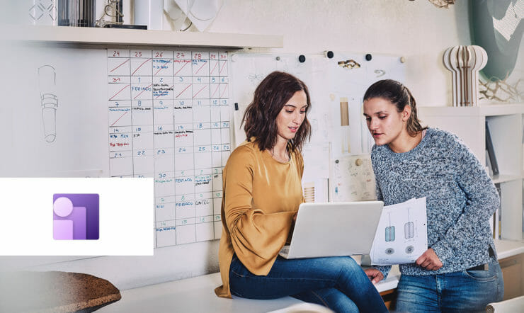 un uomo e una donna seduti su un bancone