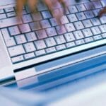 een close-up van een laptop