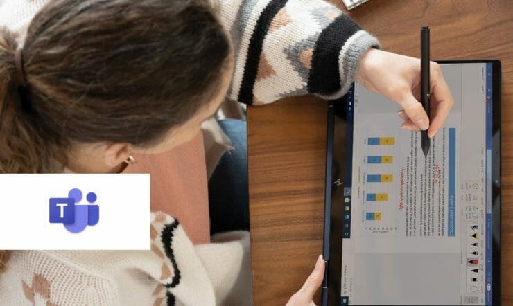 un uomo che usa un laptop