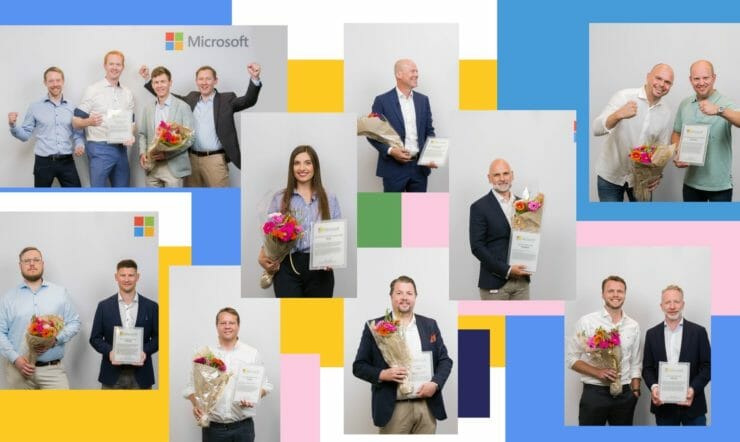 en gruppe mennesker som poserer for et bilde