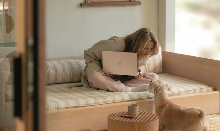 Keine Parallelwelten: Was Mitarbeiter*innen und ihre Teams für das hybride Arbeiten brauchen