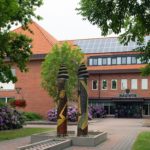 Bygning i grønt miljø