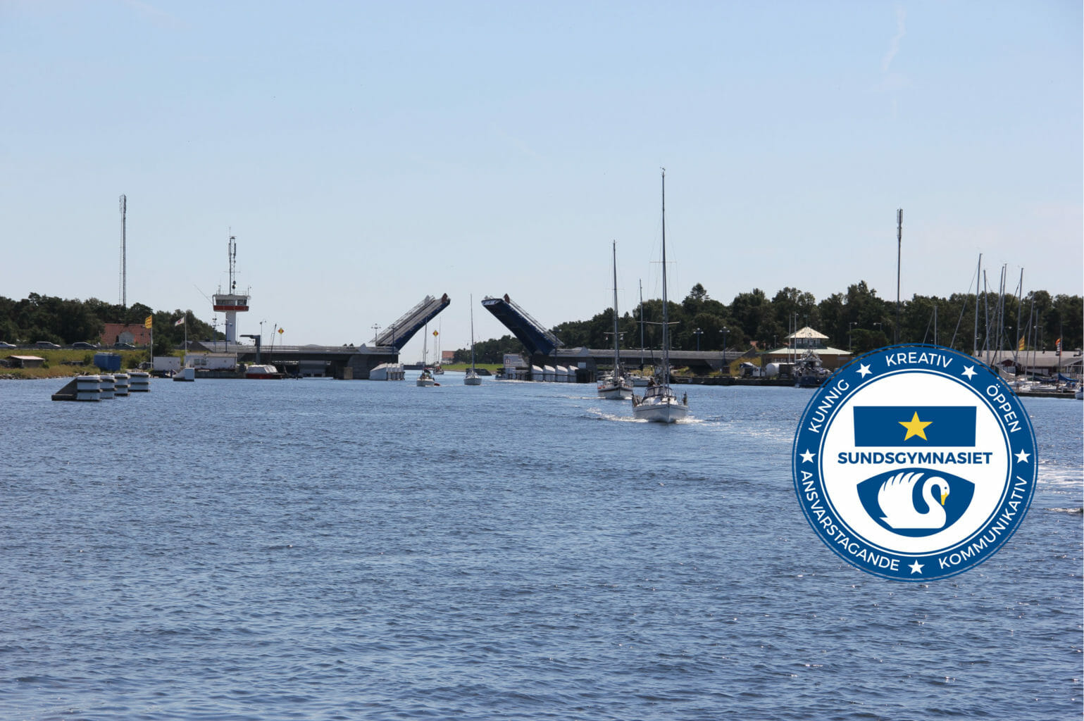 en båt på en vattenmassa