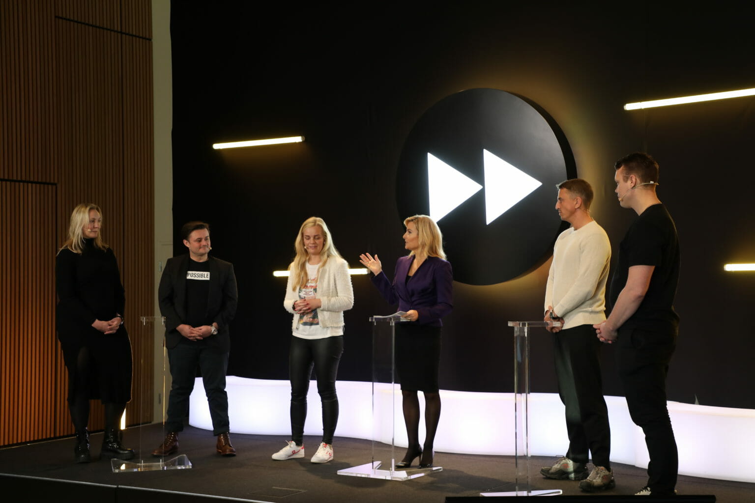 5 mennesker i paneldebat