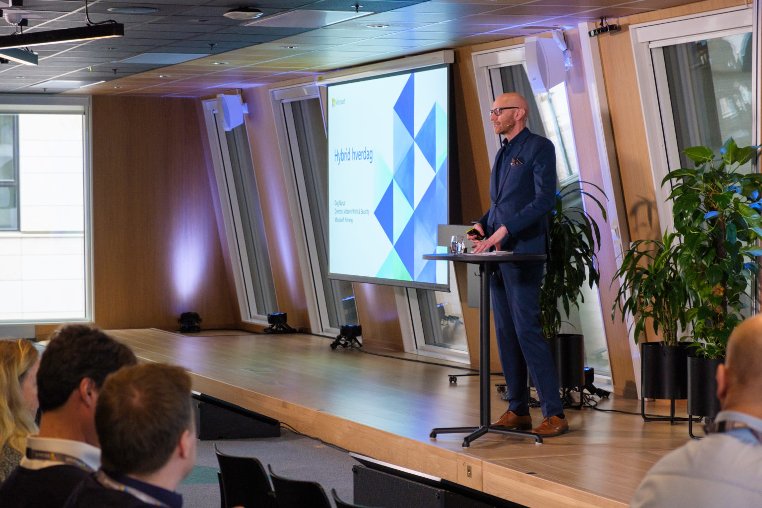 bilde av Dag på Kultur og ledelse i en hybrid hverdag seminartet