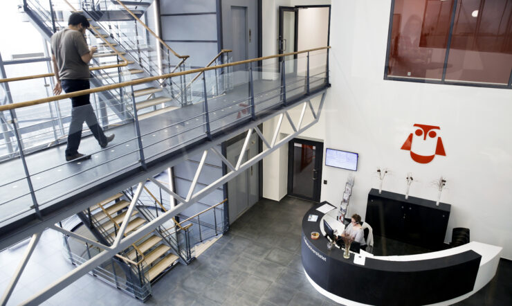 Slik sparer Folkeuniversitetet 8000 timer i året med Dynamics 365  